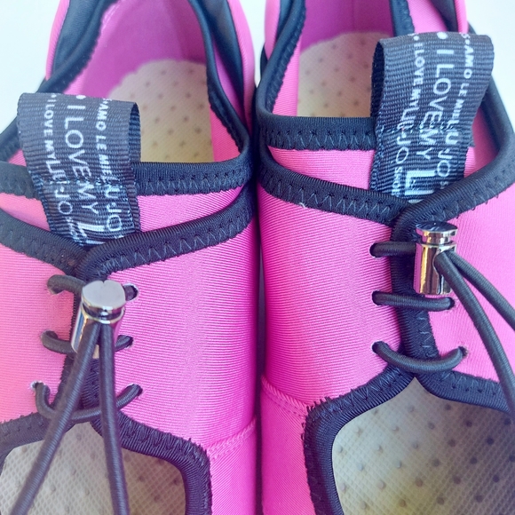 Liu Jo fuschia 'May' cutout sneaker, EU40, sample, new w/ defects - Picture 3 of 8